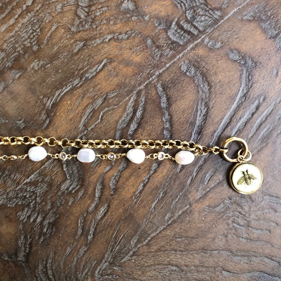 CHANEL bee charm on gorgeous Julie Kreamer gold & freshwater pearl bracelet - Picture 10 of 16